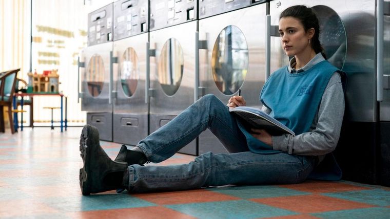 Margaret Qualley es la protagonista de Las cosas por limpiar.