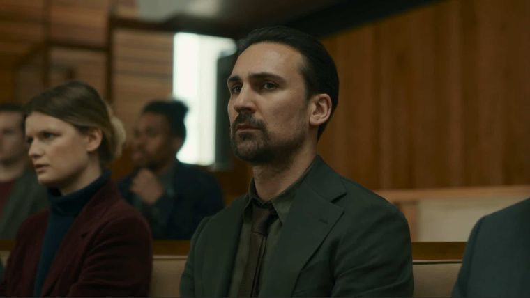 Henry Lloyd-Hughes fue muy elogiado por su trabajo en esta miniserie de crimen Henry Lloyd-Hughes fue muy elogiado por su trabajo en esta miniserie de crimen