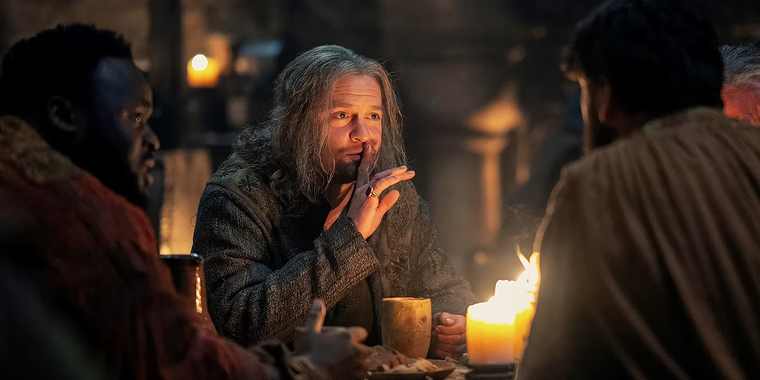 Tom Bennett interpreta al misterioso Ulf el blanco