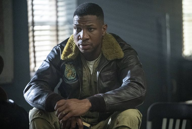 Jonathan Majors en la cinta bélica de 2022, Devotion