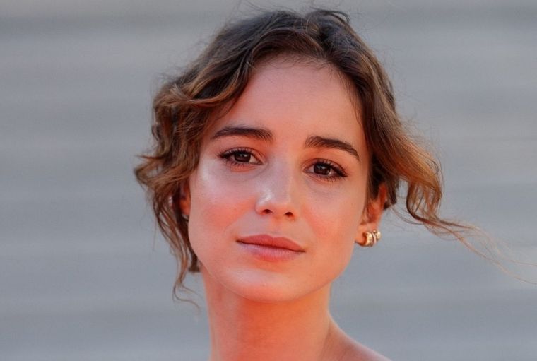 Alba Baptista nació en Lisboa, Portugal en 1997