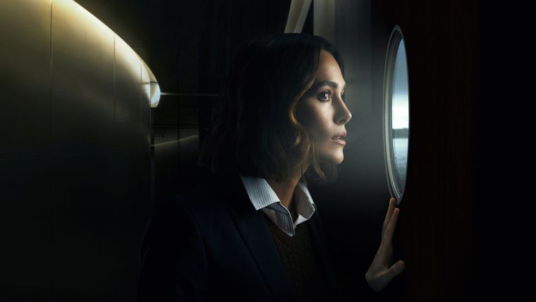 Keira Knightley y la directora de La mujer del camarote 10 cuentan qué significa realmente el final del filme.