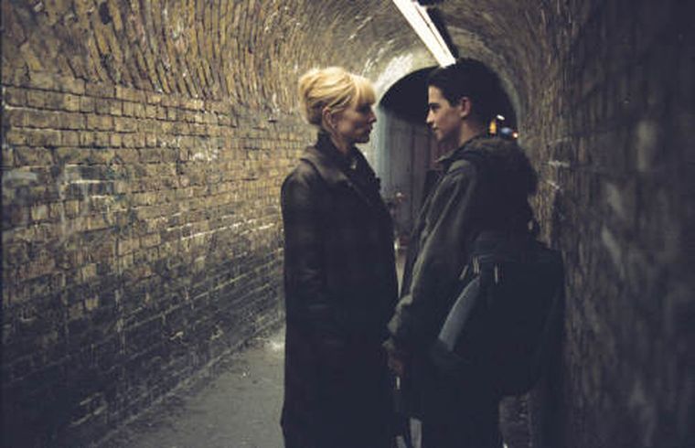 Cate Blanchett y Steven Connolly en Escándalo. Cate Blanchett y Steven Connolly en Escándalo.