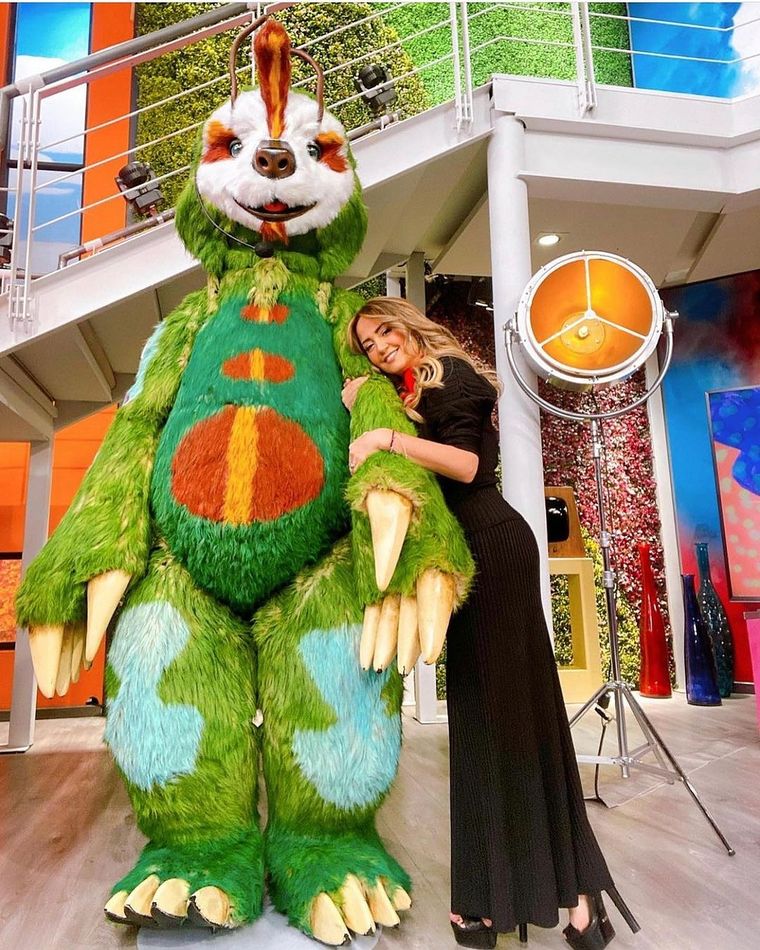 Andrea Legarreta junto a su esposo disfrazado.