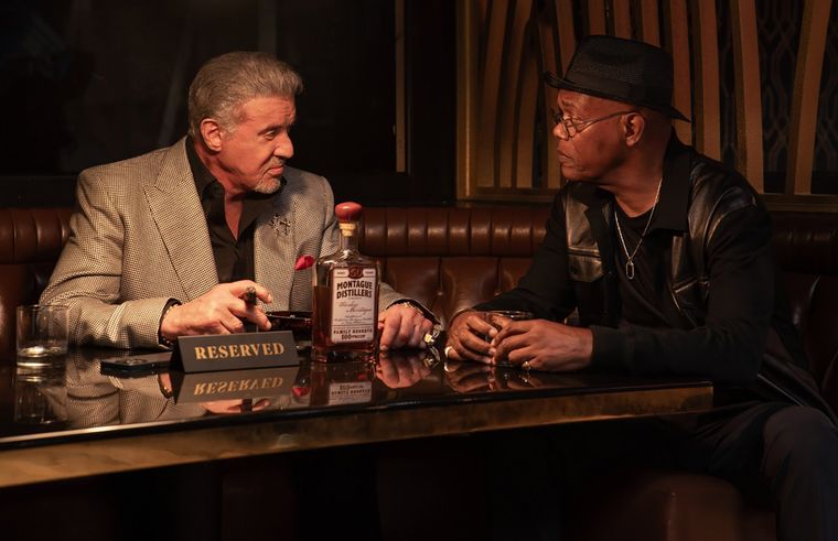 Primera imagen oficial de Sylvester Stallone y Samuel L. Jackson en Nola King. Primera imagen oficial de Sylvester Stallone y Samuel L. Jackson en Nola King.