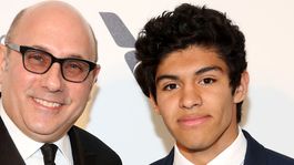 William Garsob junto a su hijo