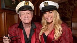 la viuda de hugh hefner pierde miles seguidores en instagram por una extrana razon