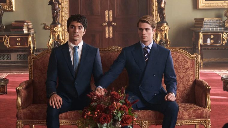 Todas las referencias que hace Rojo, blanco y sangre azul a la monarquía británica