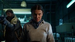 Hopper (David Harbour) y Eleven (Millie Bobby Brown) se preparan para luchar.