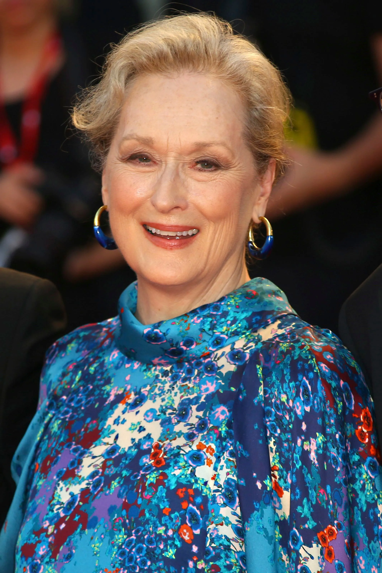 Diez días después de haber rechazado la oferta de Oliver Stone, Meryl Streep volvió a encontrarse con el director para retomar Evita pero el oscarizado realizador ya tenía otro proyecto en mente. Diez días después de haber rechazado la oferta de Oliver Stone, Meryl Streep volvió a encontrarse con el director para retomar Evita pero el oscarizado realizador ya tenía otro proyecto en mente.