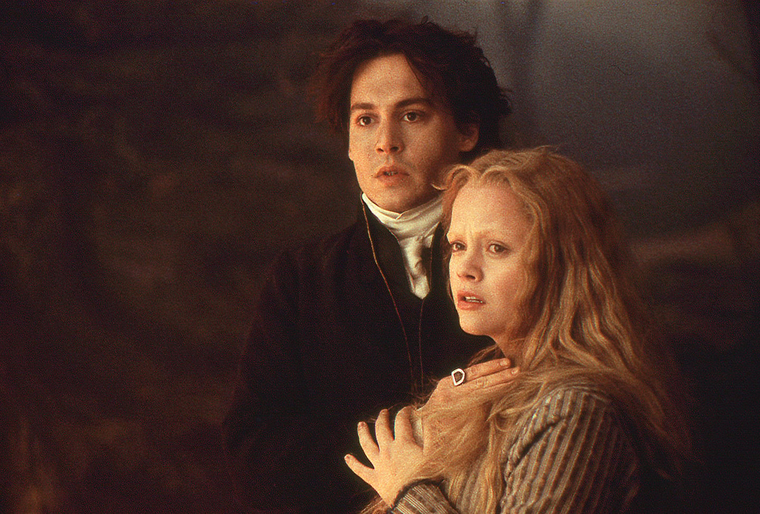Johnny Depp y Christina Ricci protagonizan La leyenda del jinete sin cabeza. Johnny Depp y Christina Ricci protagonizan La leyenda del jinete sin cabeza. 