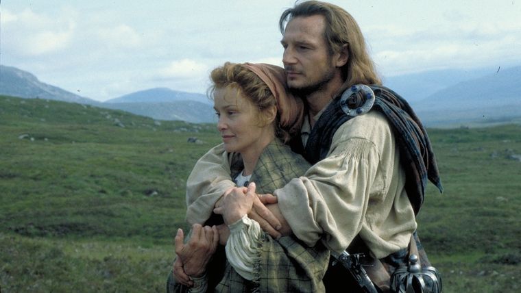 Un clásico noventero con Liam Neeson que no podés dejar pasar