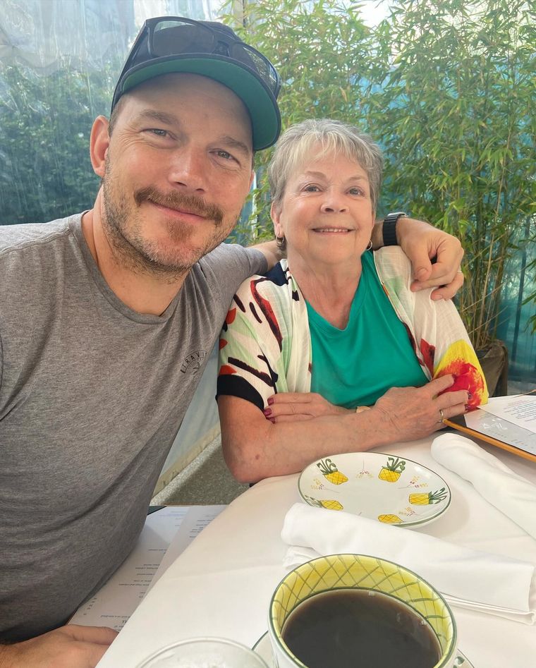 Chris Pratt junto a su madre
