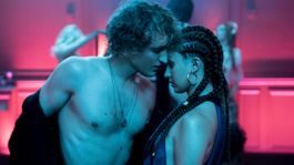 Una miniserie cargada de drama, sensualidad y elementos sobrenaturales Una miniserie cargada de drama, sensualidad y elementos sobrenaturales