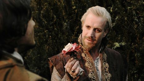 Rhys Ifans protagoniza la película estrenada en 2011. Rhys Ifans protagoniza la película estrenada en 2011.