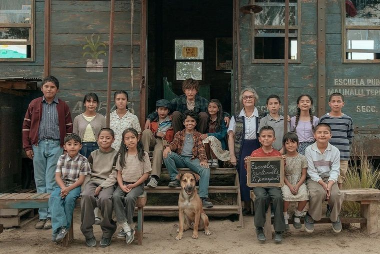 La película está protagonizada por Adriana Barraza y Kaarlo Isaacs. La película está protagonizada por Adriana Barraza y Kaarlo Isaacs.