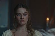 Margot Robbie como la protagonista de Cumbres Borrascosas.