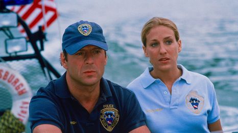 Bruce Willis compartió elenco con Sarah Jessica Parker en este olvidado thriller Bruce Willis compartió elenco con Sarah Jessica Parker en este olvidado thriller