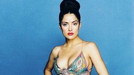 salma hayek se fotografio en traje de bano a sus 54 anos: es increible salma hayek se fotografio en traje de bano a sus 54 anos: es increible