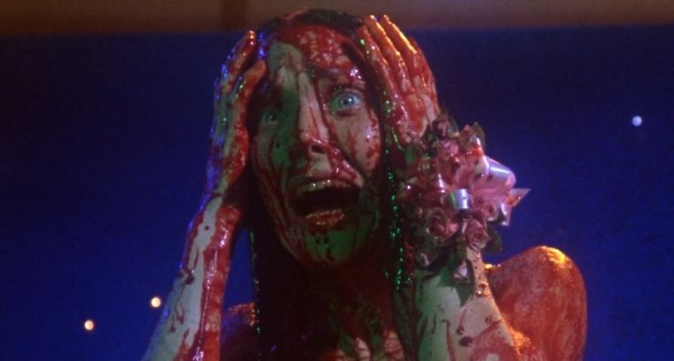 Carrie es considerada como una de las mejores películas de suspense que marcaron la época de los 70s. Carrie es considerada como una de las mejores películas de suspense que marcaron la época de los 70s.