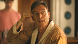 Jason Isaacs en la tercera temporada de The White Lotus.