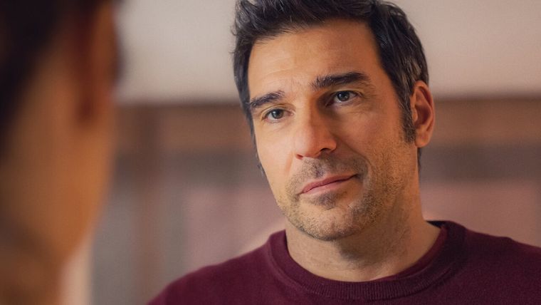 Ya era hora, una película de slatos temporales que maneja muy bien sus recursos