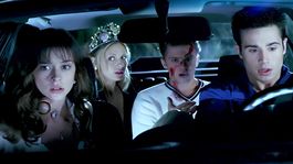 Jennifer Love Hewitt, Freddie Prinze Jr., Sarah Michelle Gellar y Ryan Phillippe protagonizaron el slasher de 1997, Sé lo que hicieron el verano pasado.