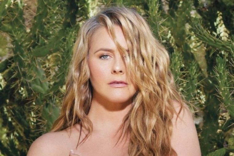 Alicia Silverstone contó el insólito motivo por el que la eliminaron de una aplicación de citas