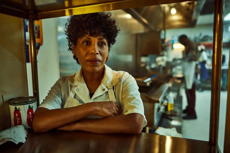 Tina (Liza Colón-Zayas) uno de los mejores personajes de El Oso. Tina (Liza Colón-Zayas) uno de los mejores personajes de El Oso.