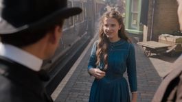 Millie Bobby Brown compartió una imagen suya del detrás de escena de Enola Holmes