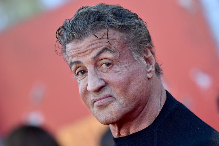 Sylvester Stallone es reconocido por sus roles en Rocky y Rambo