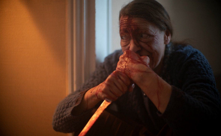 Una escritora enfrenta a su peor creación: una bruja que escapó de sus páginas para atormentarla en la vida real. Una escritora enfrenta a su peor creación: una bruja que escapó de sus páginas para atormentarla en la vida real.