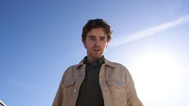Freddie Highmore vuelve a la pantalla con una nueva serie. 