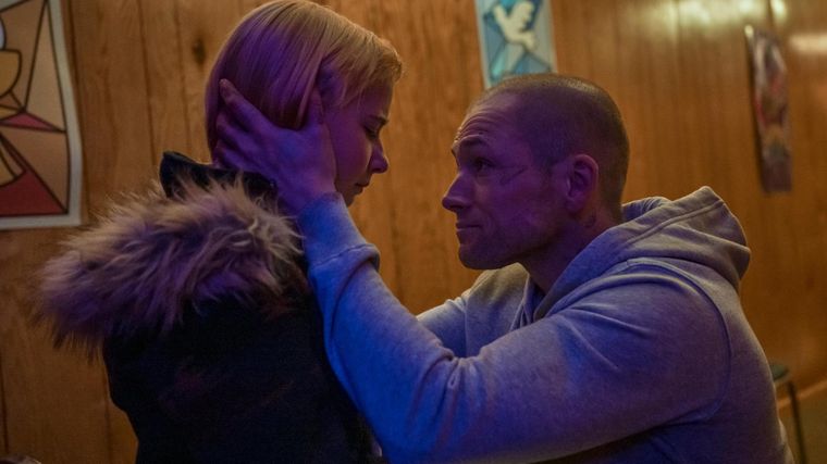 Taron Egerton y Ana Sophia Heger interpretan a un potente dúo padre e hija. Taron Egerton y Ana Sophia Heger interpretan a un potente dúo padre e hija.