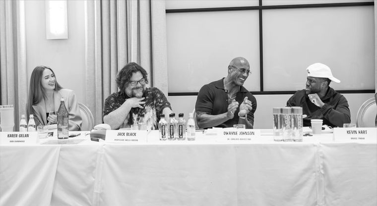Karen Gillan, Jack Black, Dwayne Johnson y Kevin Hart se unen para la lectura de guion de 'Jumanji 3'. Karen Gillan, Jack Black, Dwayne Johnson y Kevin Hart se unen para la lectura de guion de 'Jumanji 3'.