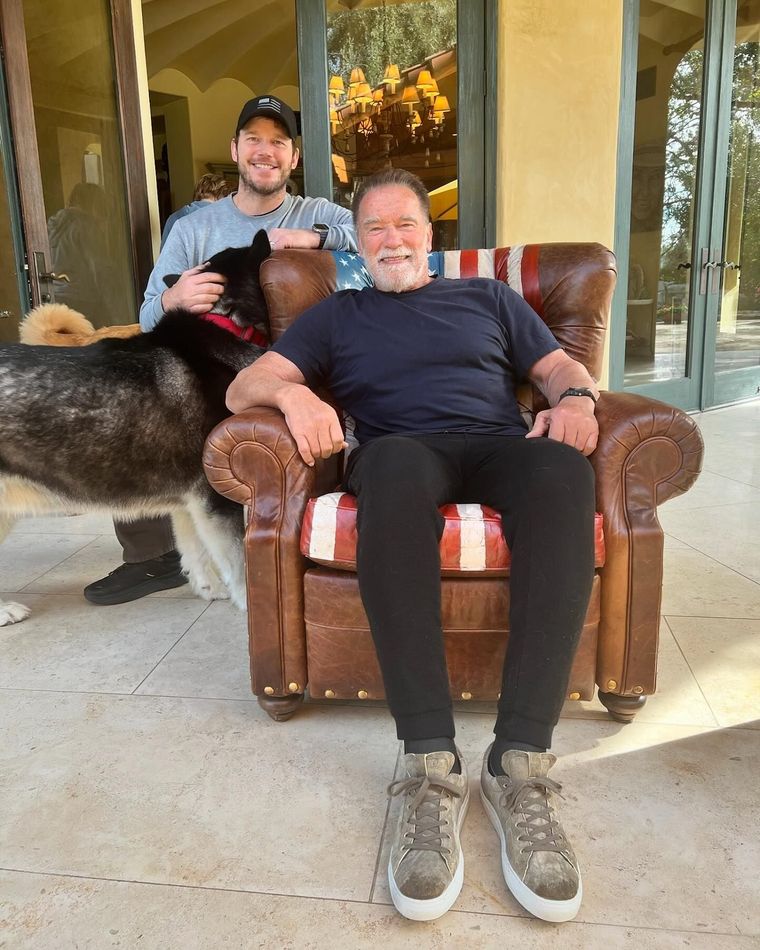 Arnold Schwarzenegger junto a Chris Pratt