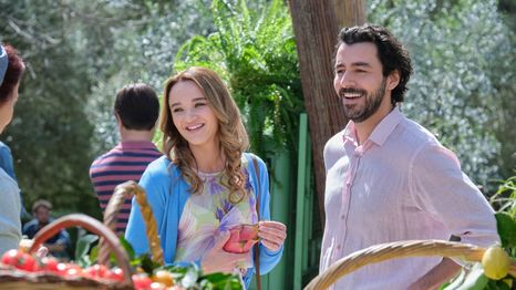 La actriz Hunter King reveló los detalles del detrás de escena de esta producción que se rodó íntegramente en Italia y con un elenco norteamericano e italiano