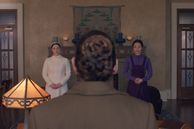 La secuela televisiva muestra su estética inicial y empieza a delinear cómo seguirá la lucha contra el régimen de Gilead.