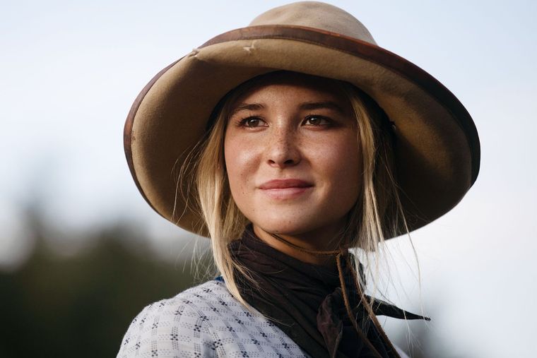 Isabela May como Elsa Dutton en 1883. Isabela May como Elsa Dutton en 1883.