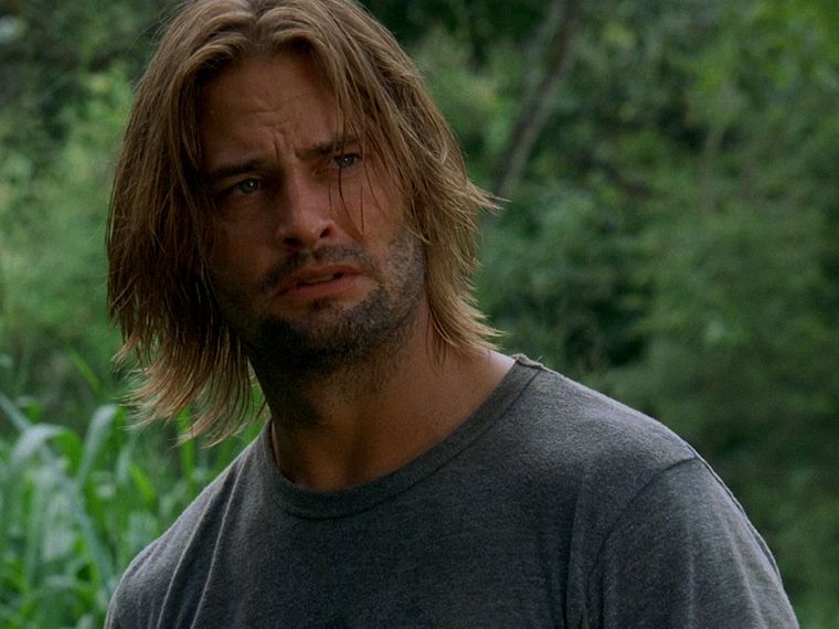 Retirado de la pantalla desde 2020, Josh Holloway está abocado, hoy, a su familia