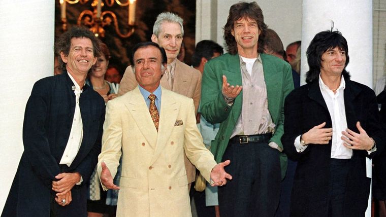 Carlos Menem junto a los Rolling Stones cuando estuvieron en Argentina