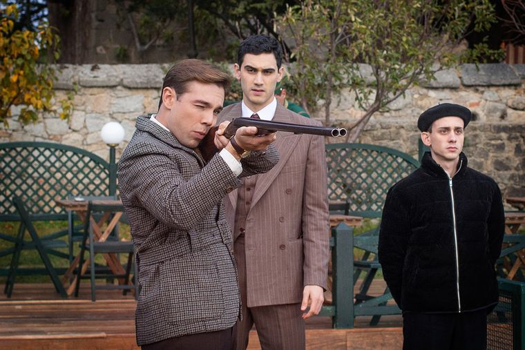 Protagonizada por Carmen Maura y Cecilia Suárez. Protagonizada por Carmen Maura y Cecilia Suárez.