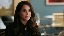 La Casa Real le pidió al showrunner de la serie que Markle no dijera la palabra poppycock por miedo a que los fans hicieran un recorte suyo diciendo cock (pene) y que eso se viralizara