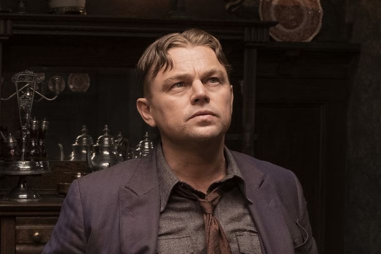 DiCaprio debió llevar un trasero falso para amortiguar los golpes de De Niro y evitar lesiones, durante una de las escenas más duras de Killers of the Flower Moon