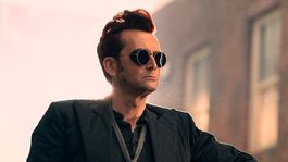 David Tennant se luce como Crowley en Good Omens
