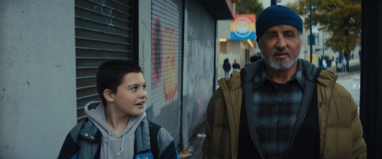 Sly se convierte en un retirado superhéroe