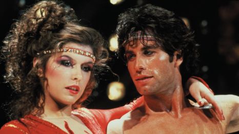 John Travolta y Finola Hughes en el drama romántico de principios de los 80