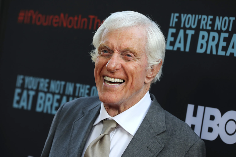 Dick Van Dyke, una de las figuras indiscutidas del cine clásico, celebrará su centenario en diciembre.
