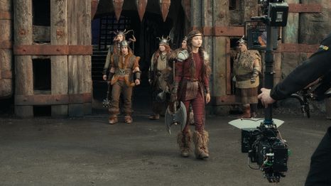 Nico Parker en el set de Cómo entrenar a tu dragón.