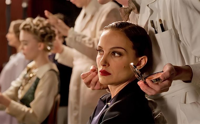 Portman protagoniza la película francesa, Planetarium (2016).